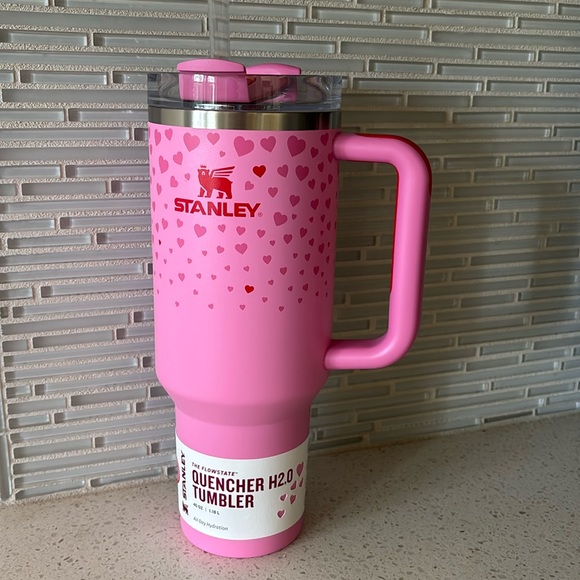 Stanley 2025 Valentines Limited Edition Sweet Hearts 40 oz Tumbler. NWT. - Picture 1 of 7